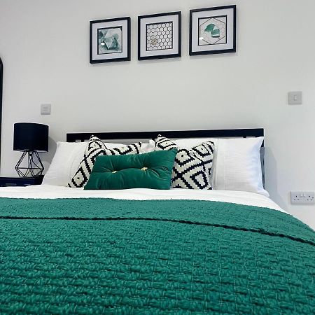 Stylish Studio Apartment In Centre Of セント・クリアーズ エクステリア 写真