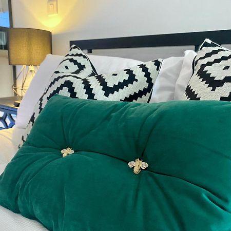 Stylish Studio Apartment In Centre Of セント・クリアーズ エクステリア 写真