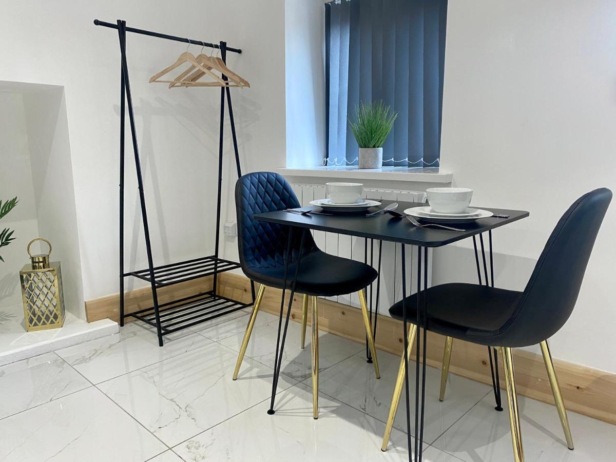 Stylish Studio Apartment In Centre Of セント・クリアーズ エクステリア 写真