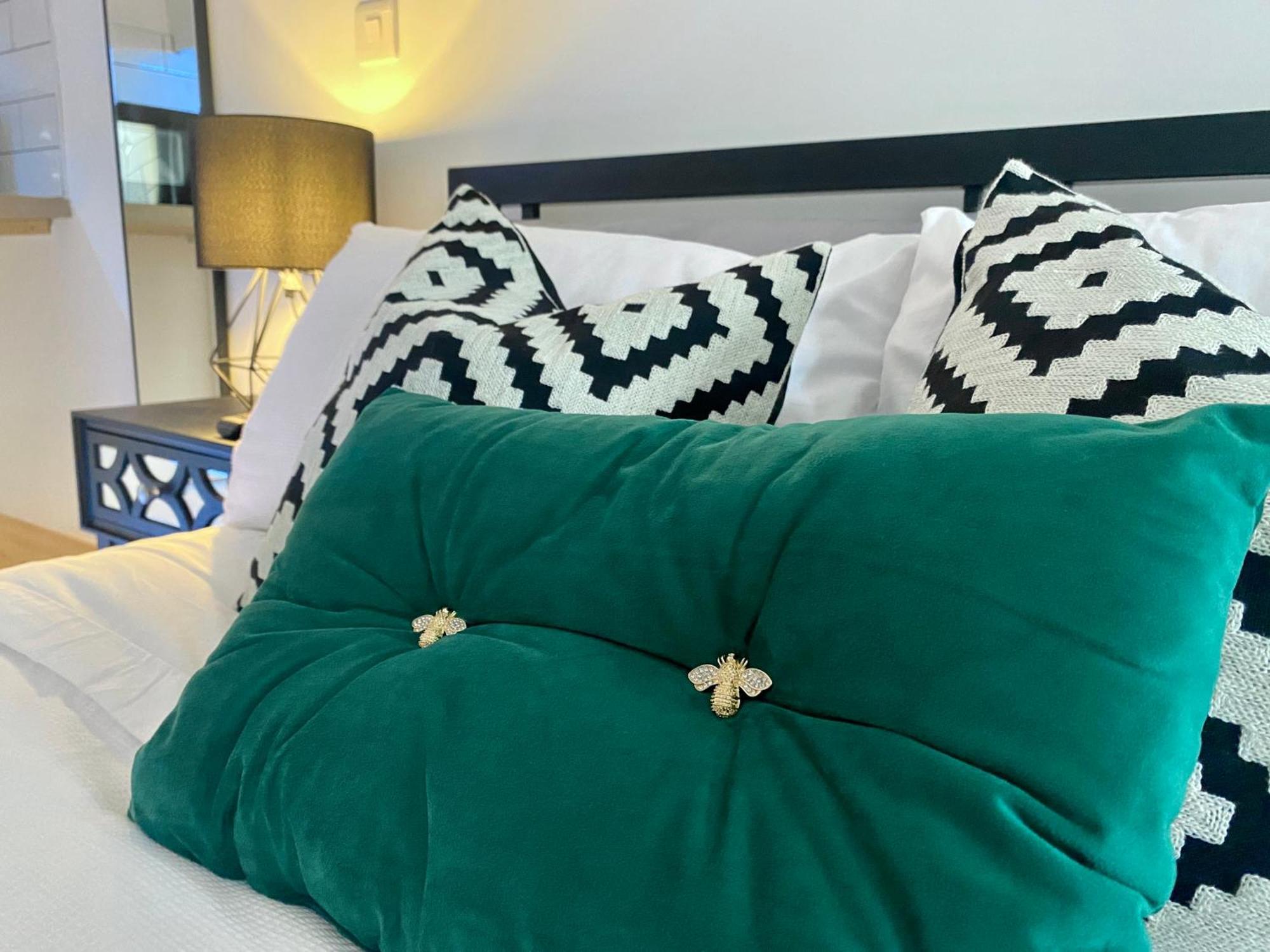 Stylish Studio Apartment In Centre Of セント・クリアーズ エクステリア 写真