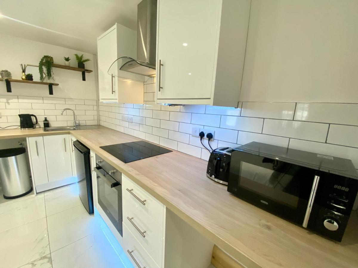 Stylish Studio Apartment In Centre Of セント・クリアーズ エクステリア 写真