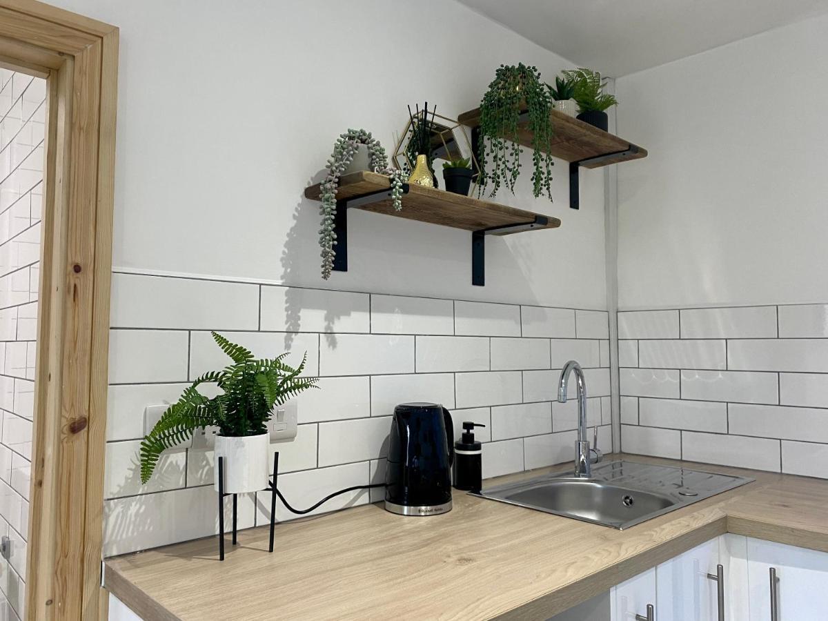 Stylish Studio Apartment In Centre Of セント・クリアーズ エクステリア 写真