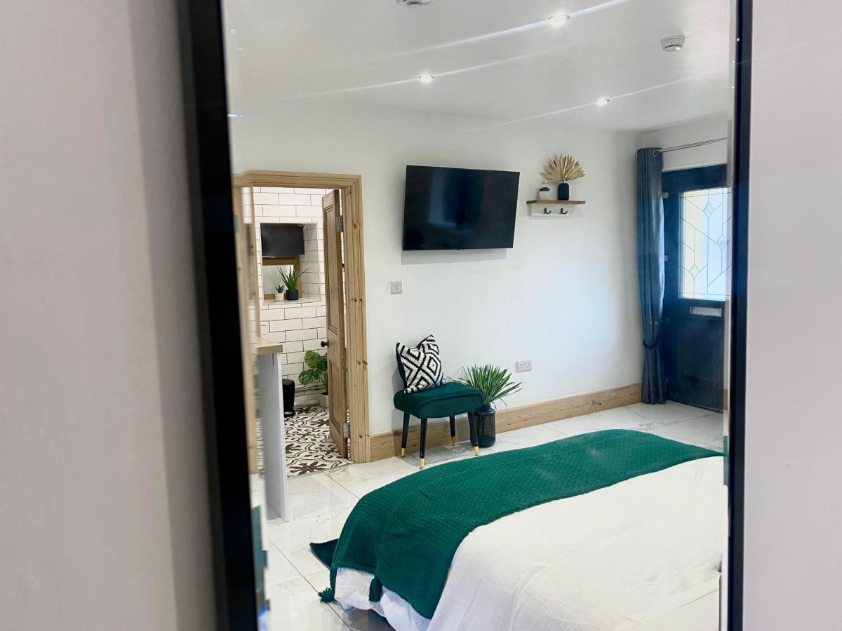 Stylish Studio Apartment In Centre Of セント・クリアーズ エクステリア 写真