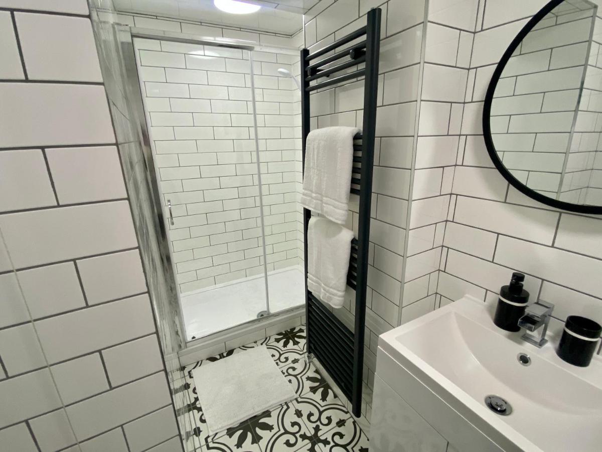 Stylish Studio Apartment In Centre Of セント・クリアーズ エクステリア 写真